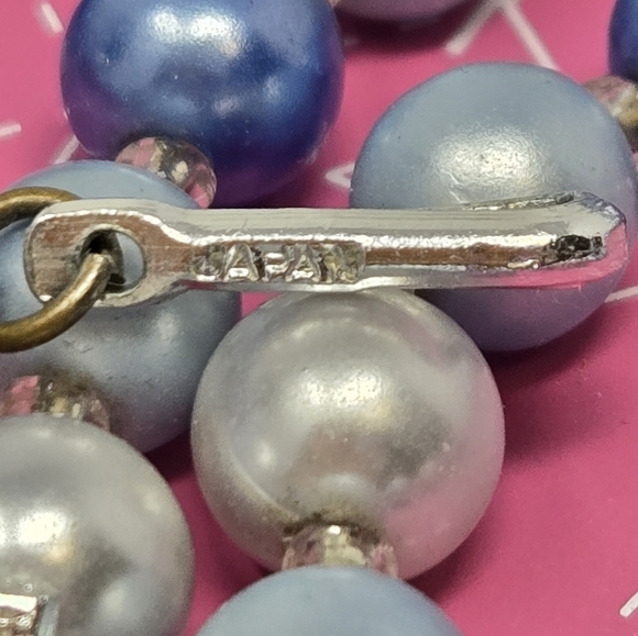 VINTAGE JAPAN THREE STRAND BEADED NECKLACE SHADES OF BLUE WOMEN COSTUME JEWELRY - Picture 8 of 9